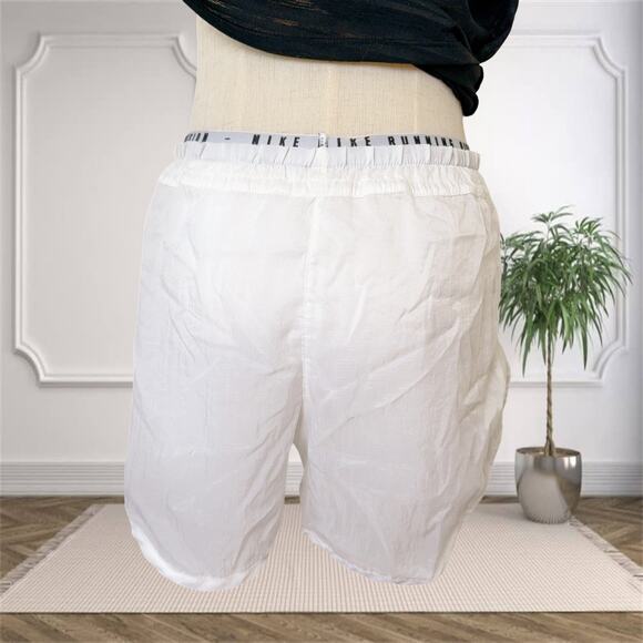 Women's Nike Tempo Luxe Run Division Women's 2-In-1 Running Shorts (White S) - Picture 4 of 11